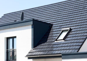 Solardachziegel aus Ton. Quelle & ©: autarq GmbH.